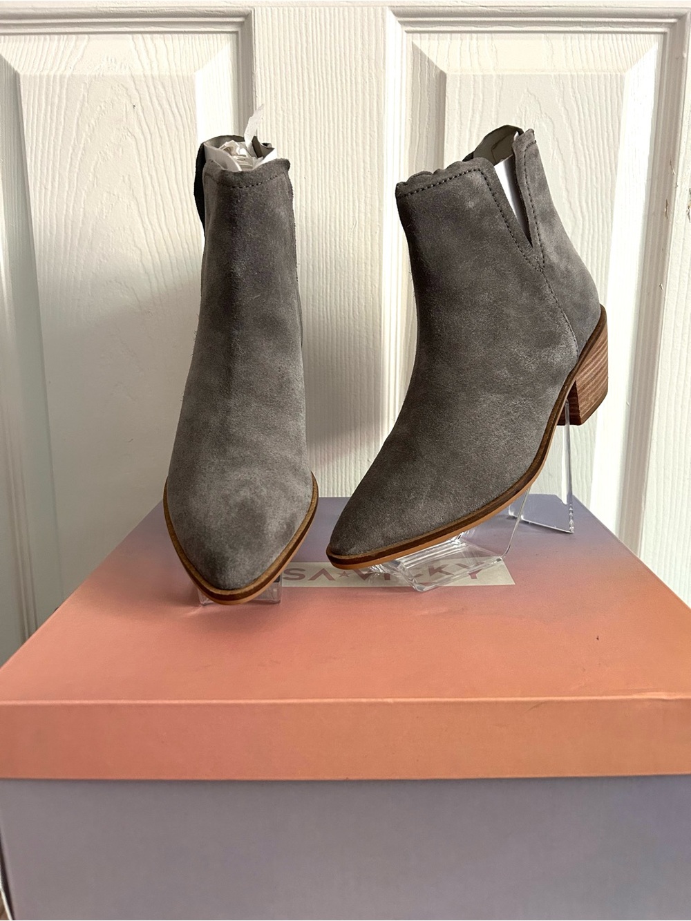 NWT Lisa Vicky Noblex Stone Gray Suede Ankle Boots Booties 7